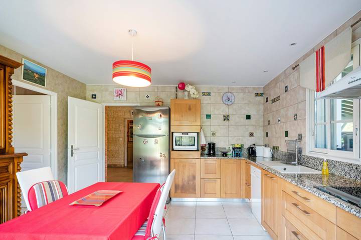 Ganze Wohnung, Appartement „Xokoa“ mit Bergblick, privater Terrasse und Wlan in Urrugne, Bayonne und Umgebung