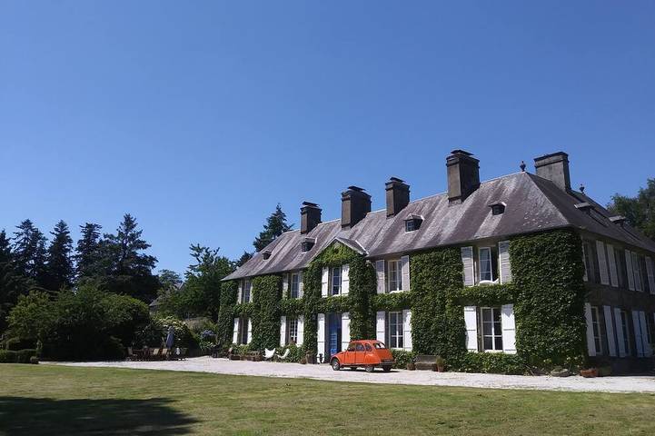 Location de vacances pour 14 personnes, avec Terrasse ainsi que Jardin et Sauna à Saint-Martin-de-Cenilly