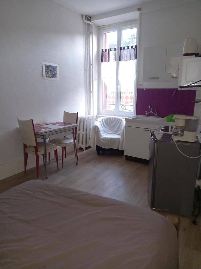 Gîte pour 2 personnes, avec vue dans Thermes De Neris Les Bains Neris Les Bains - 2