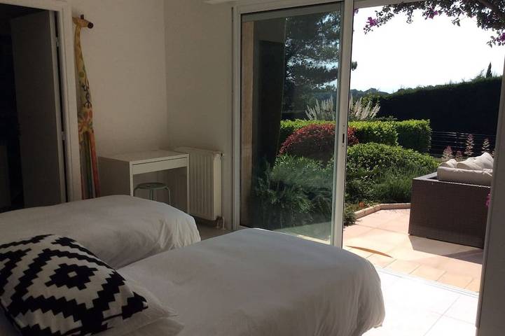 Villa with Pool in a private domain in Valbonne - in Valbonne, Mediterranean Coast (France)