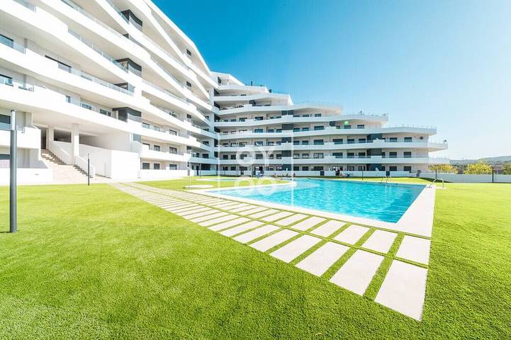 Apartamento para 4 personas, con balcón además de piscina y jardín en San Miguel de Salinas