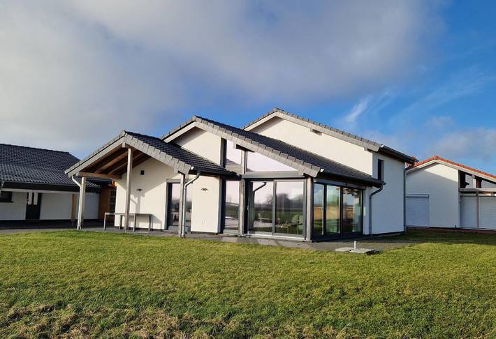 Ferienhaus für 8 Personen, mit Garten und Whirlpool sowie Terrasse in Butjadingen