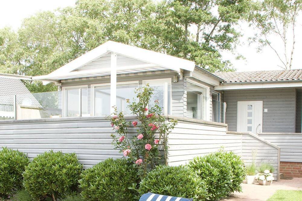 5 Sterne Ferienhaus mit freiem Seeblick, direkter Wasserlage und eigenem Steg. — Bild 4