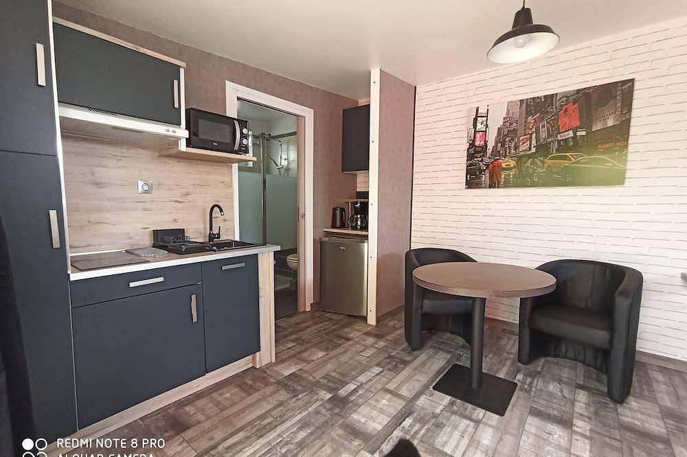 Apartamento entero, Studio 2 Pers. 25 m2 with terrace not overlooked, near beaches, port and village. in Larmor-Plage, Côte des Mégalithes