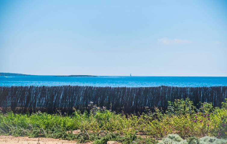 Apartamento vacacional entero, Apartamento con vistas al mar, piscina, terraza y aire acondicionado a 2 km de Playa Es Pregons in Colònia de Sant Jordi, Ses Salines