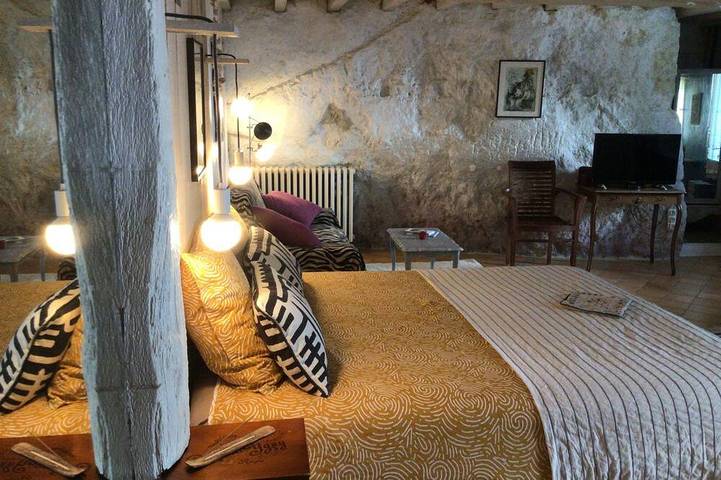Apartamento entero, Charming Cave Apartment on the River side in Saintes, Saintes region
