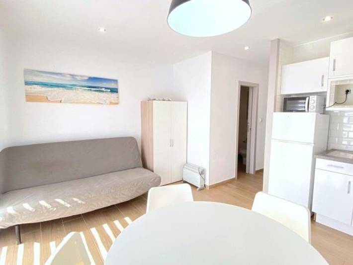 Entire apartment, Beautiful renovated beachfront apartment with private parking in Roses in l'Almadrava, Roses