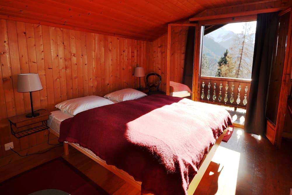 Le chalet est situé à 150m du départ de la télécabine de Barboleuse, reliant le domaine skiable de V in Gryon, Alpes Vaudoises