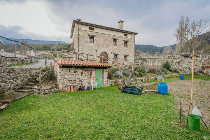 Casa rural para 10 personas, con Balcón y Jardín en 