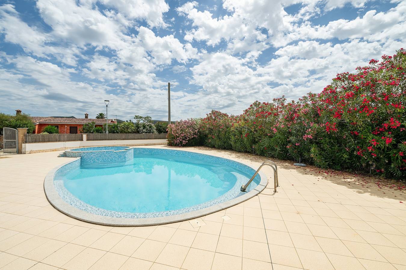 Casa vacacional 'Villetta 110 e lode' con piscina in Is Chillaus, Sant'Anna Arresi