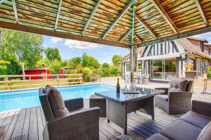 Location de vacances pour 7 personnes, avec piscine et jardin à Canapville - 4