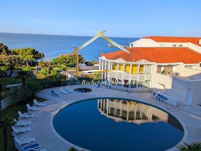 Appartement de vacances pour 6 personnes, avec vue sur l’océan ainsi que balcon/terrasse et piscine