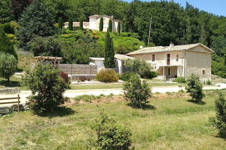 Location de vacances pour 6 personnes, avec Terrasse à La Bégude-de-Mazenc
