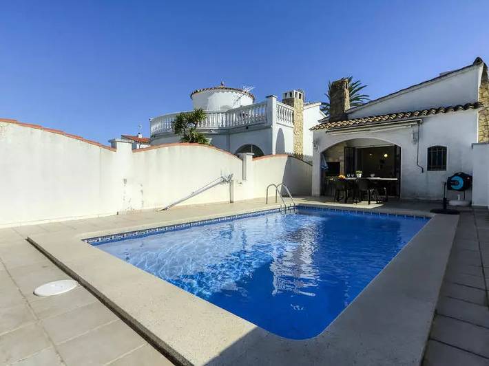 Ferienhaus für 4 Personen, mit Terrasse und Pool in Empuriabrava - 3
