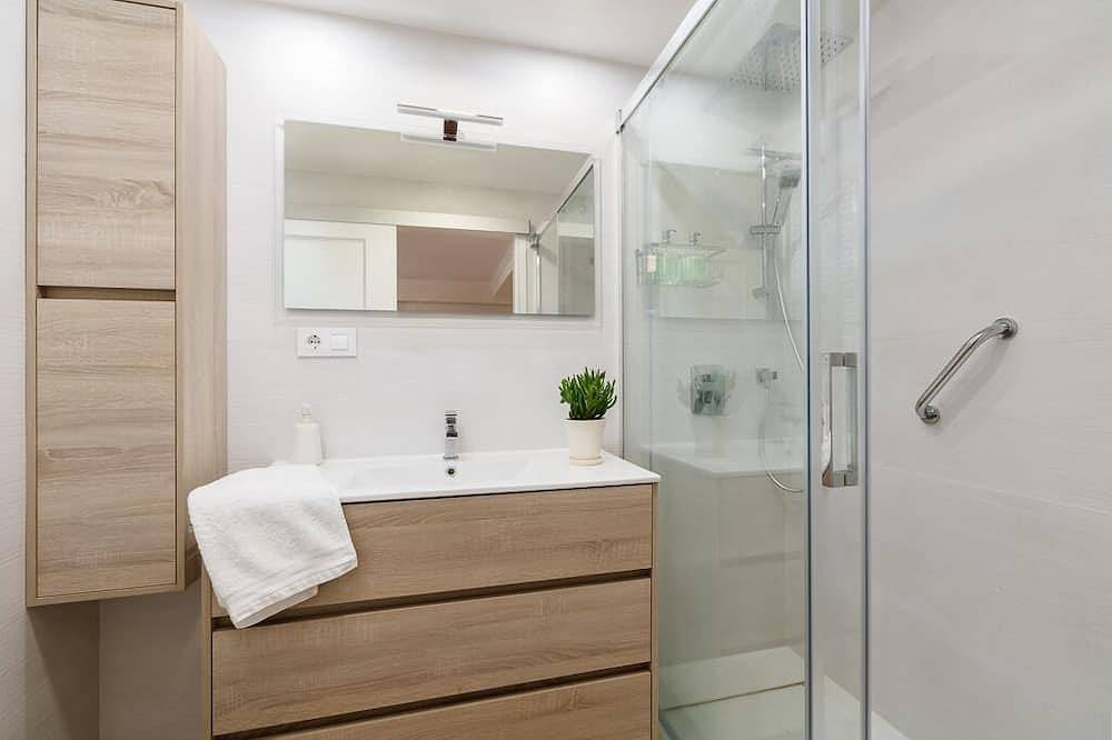 Ganze Wohnung, Renovierte Wohnung mit Garage in Vigo, Rías Baixas