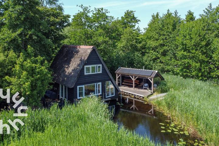 Chalet voor 4 personen, met Terras en Tuin in Giethoorn