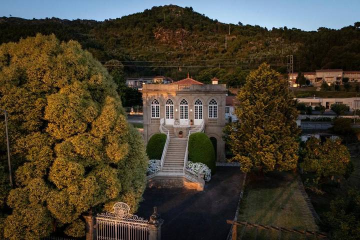 Casa de férias para 9 pessoas, com Varanda e Terraço e ainda Jardim and Piscina em Vila Nova de Cerveira
