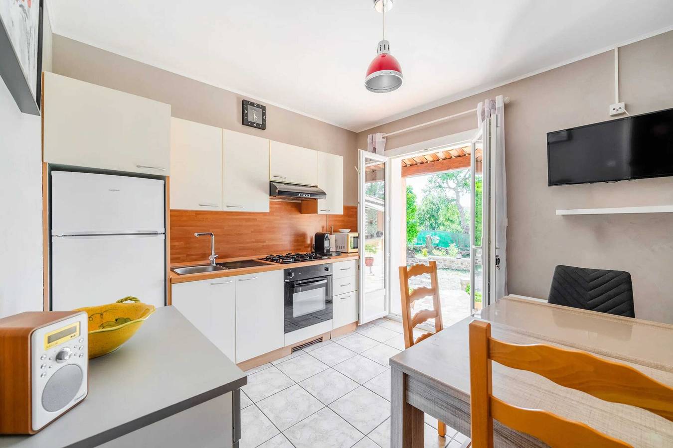 Entire apartment, Modern Apartment with Pool in Le Luc 70m² in Le Luc, Draguignan region