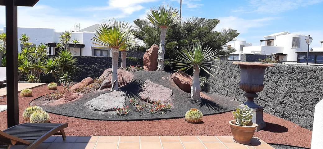 Vacation Villa 'Adais' with Private Pool, Wi-Fi and Air Conditioning in Montaña Roja, Yaiza