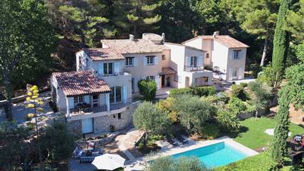 Chambre d’hôte pour 2 personnes, avec piscine et jardin dans les Alpes maritimes