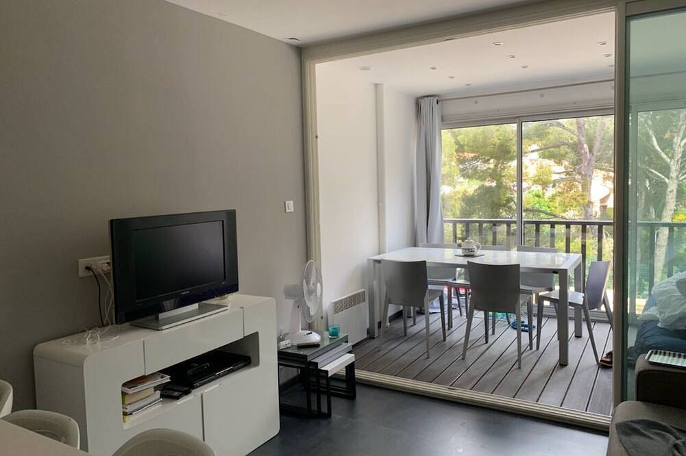 Appartement entier, Studio Cabine Climatisé dans Résidence avec Piscine et Tennis, Proximité Plages in Bandol, Côte méditerranéenne (France)