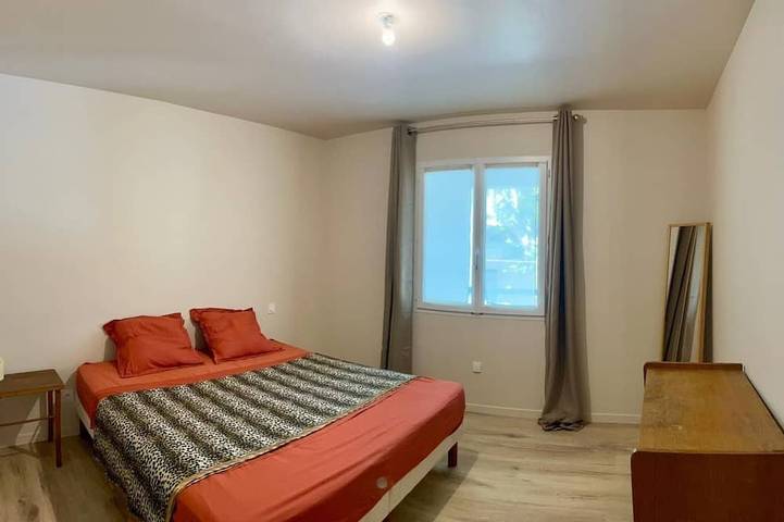 Entire apartment, Beautiful renovated apartment in the countryside in Cabannes, Arles region