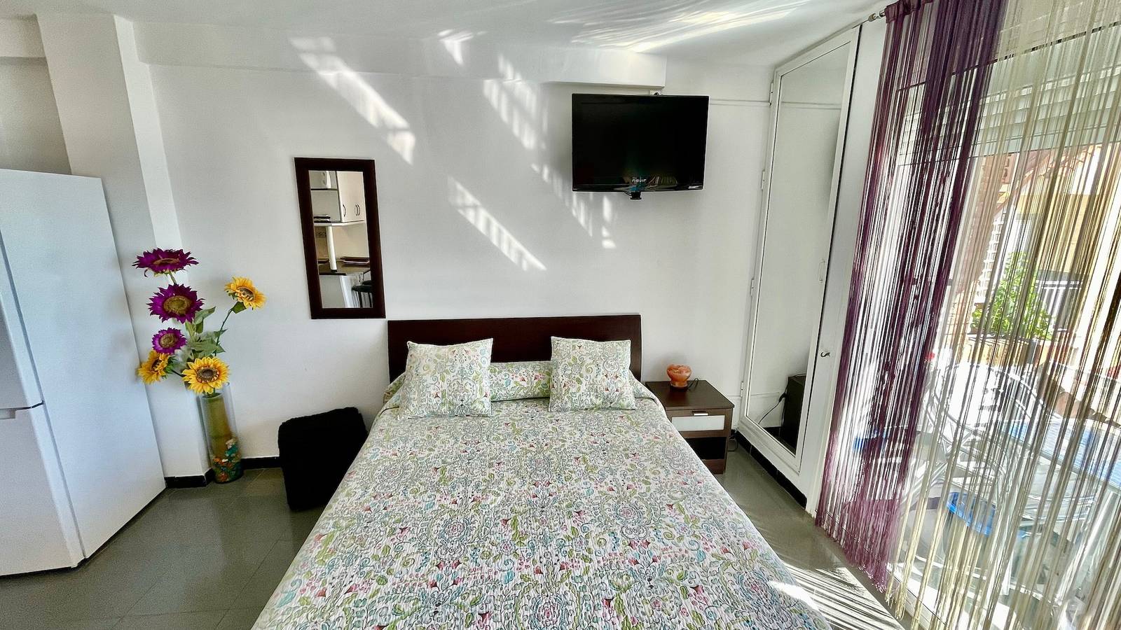 Entire apartment, Bulto Carihuela directly by the Beach with Sea View & Balcony in La Carihuela, Torremolinos