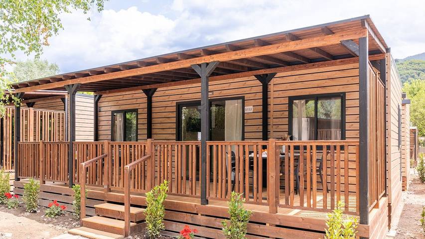 Camping per 6 persone, con piscina e terrazza, con animali domestici in 