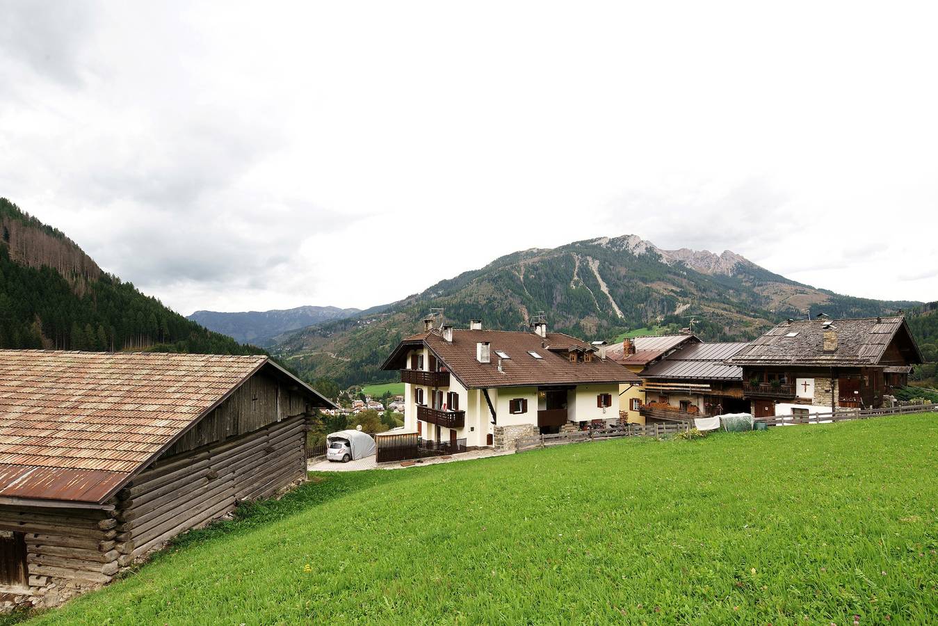 Ganze Wohnung, Dachgeschosswohnung 'Maema' mit Bergblick und Balkon in Moena, Dolomiti Superski