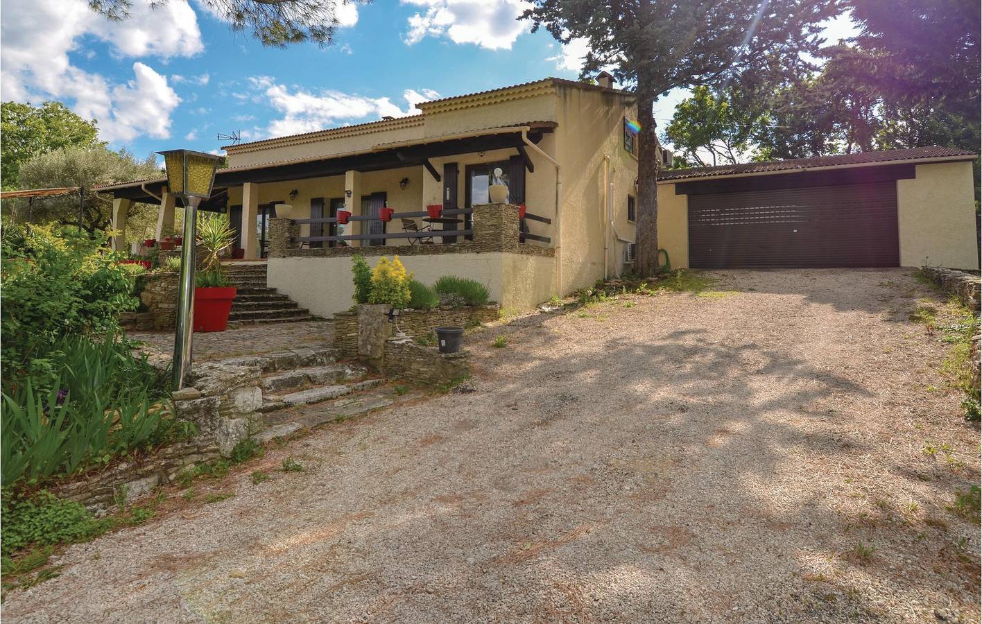 Appartement au bord de la piscine près de Saint-Christol (34 caractères) in Salazac, Région de Nîmes