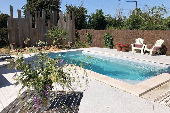 Gîte pour 4 personnes, avec piscine et terrasse, adapté aux familles à Vienne (France)