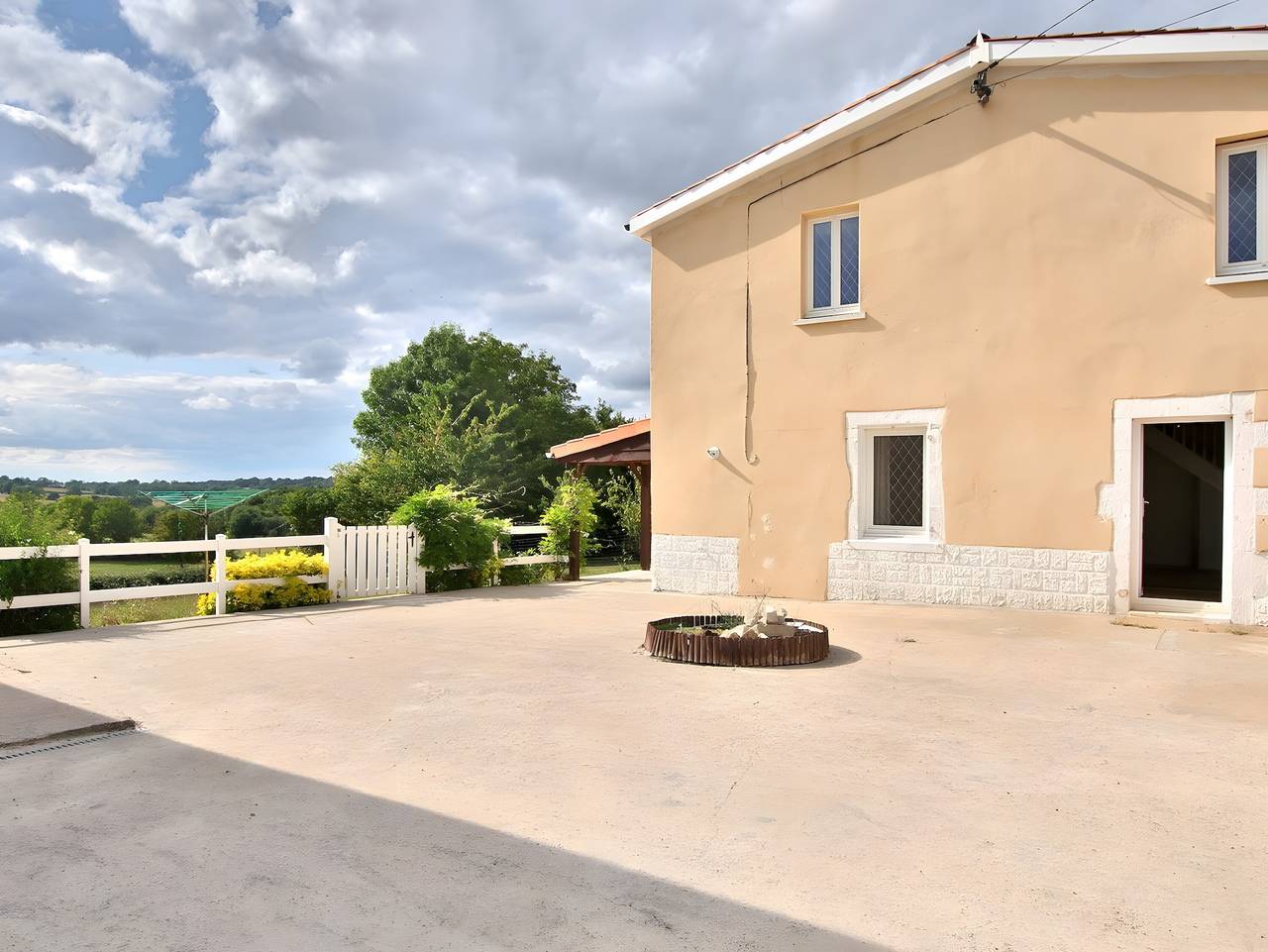 Gîte de la fazilière - Maison de campagne avec grand jardin clos in Vernoux-en-Gâtine, Deux-Sèvres
