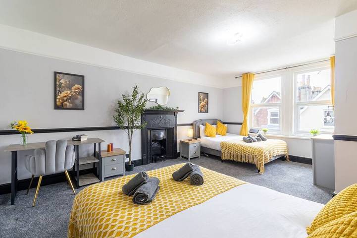 Apartment for 9 people in Portsmouth