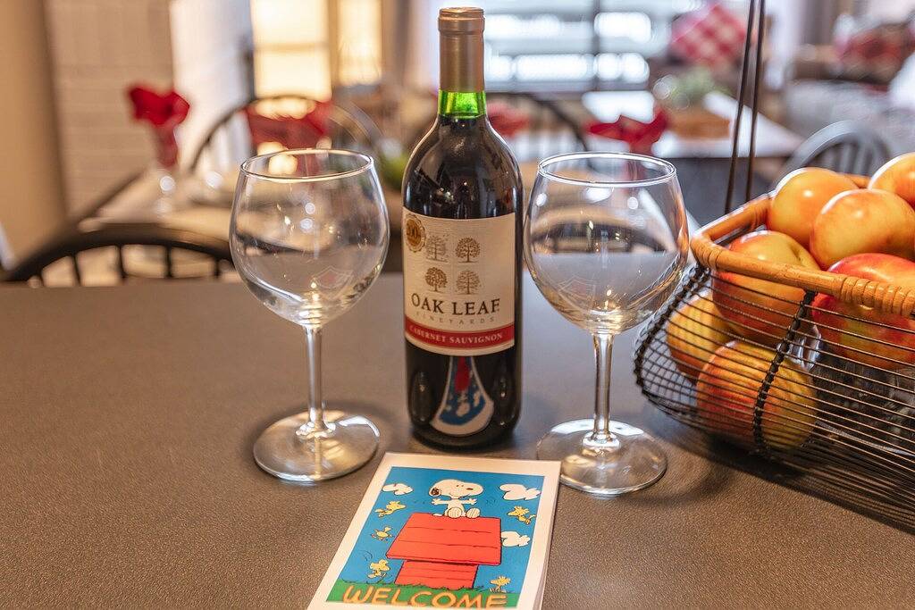 Ganze Wohnung, Ski On-Ski Off Aktualisiert Condo mit Echtholzkamin und Kingsize-Bett - Killington in Killington, Rutland County