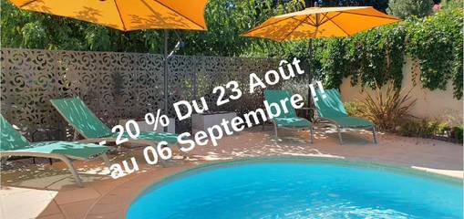 Gîte pour 2 personnes, avec balcon ainsi que vue et piscine à Comps