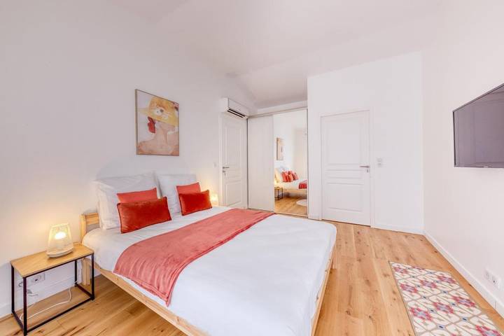 Location de vacances pour 10 personnes, avec piscine ainsi que vue et jardin à Montreuil - 4