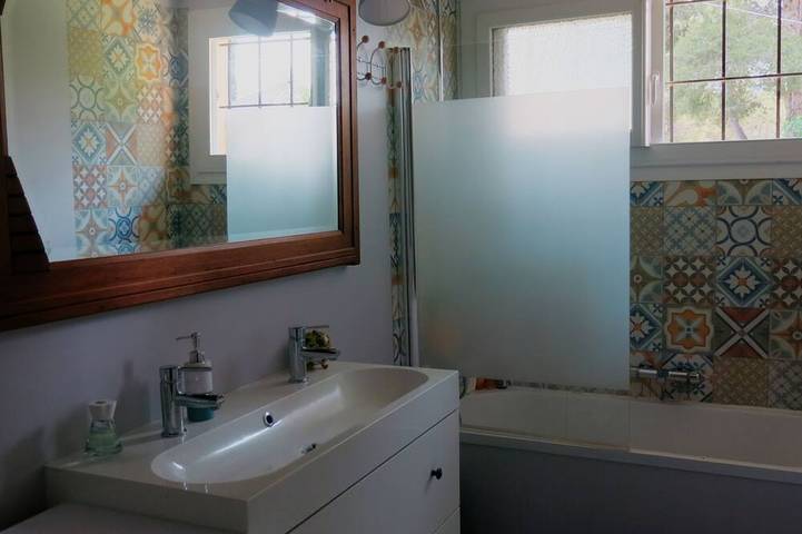 Location de vacances pour 8 personnes, avec jardin et terrasse à Vitrolles - 4