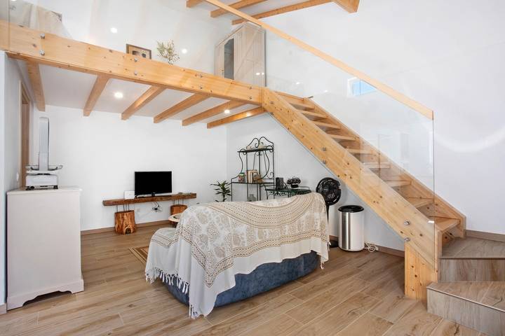 Apartamento 'Zeca Holidays Atalaia Mezanine' con Balcón y Wi-Fi in Atalaia, Distrito de Lisboa