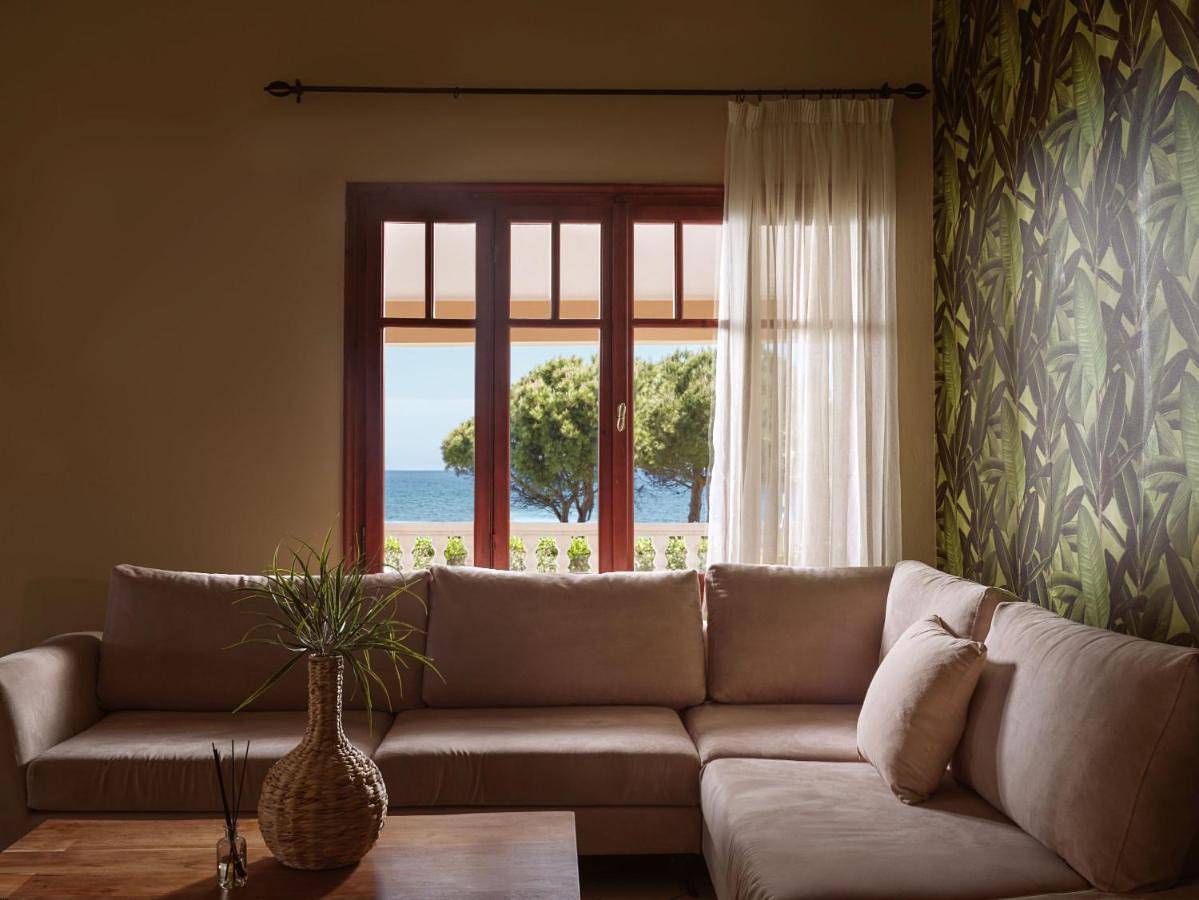 Sea Elegance Villa - On the Beach, by Zantewize in Ψαρού, Αλυκές