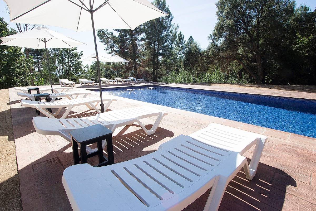 Saucy Chateau for 24 pax - close to Blanes!  in Breda (Spain), Parc Natural del Montseny