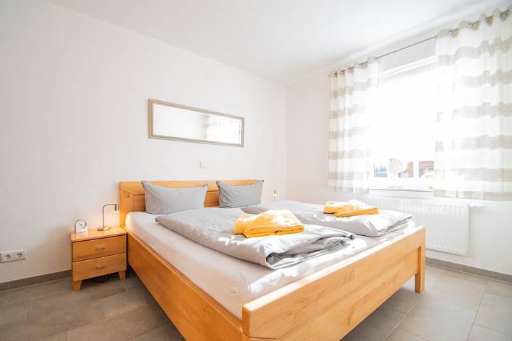 Hütte für 2 Personen, mit Garten und Terrasse in Norddeich - 2