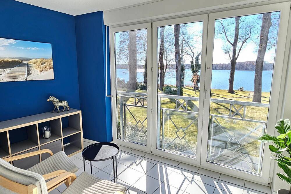 Appartement entier, Vacation apartment by the lake, sleeps 2, 65 m², conservatory, direct lake view in Bad Saarow, Dahme-Seengebiet