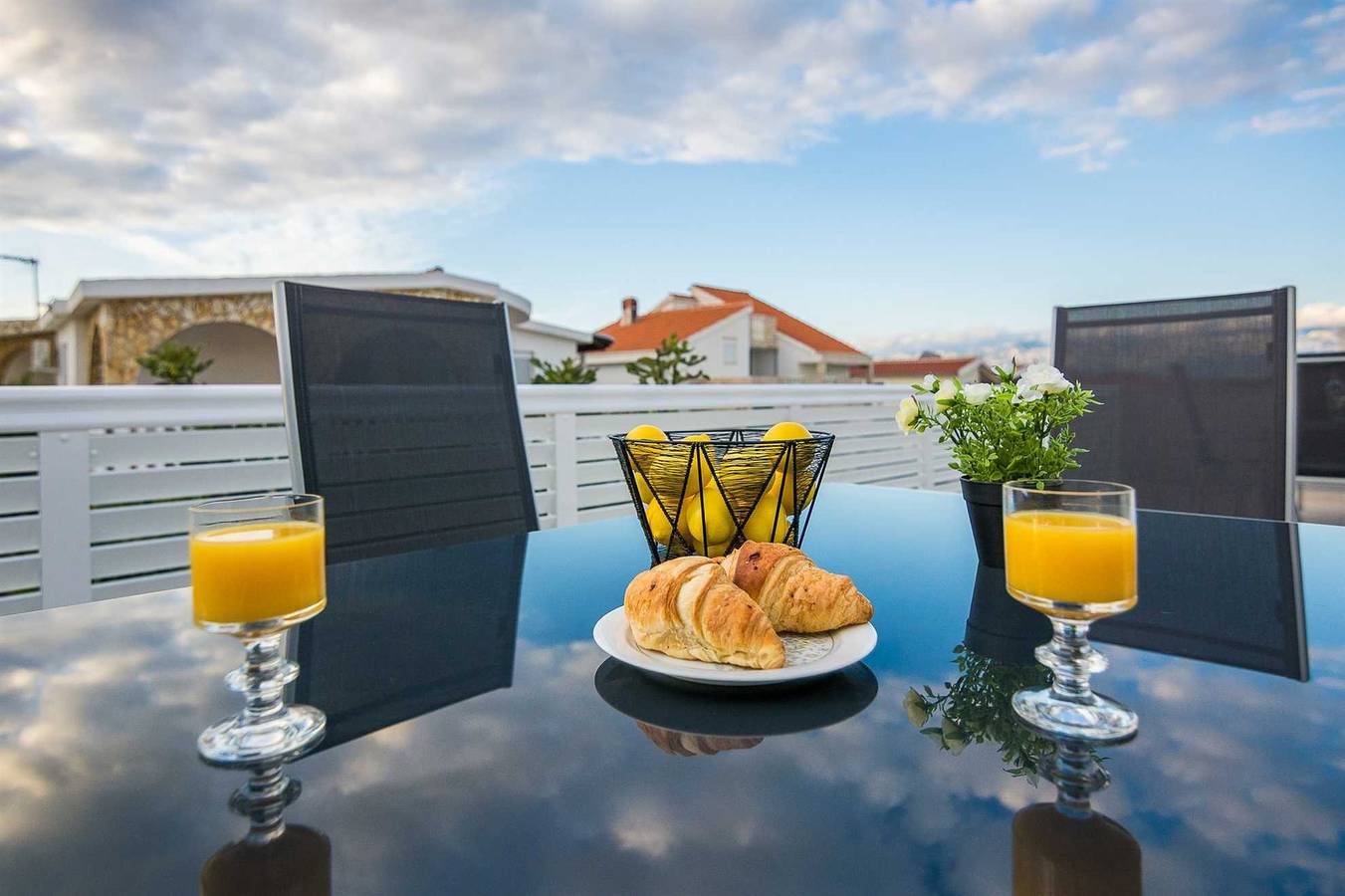Entire apartment, 3 stars apartment just 70 m from beach | air conditioning, Wi-Fi, satellite tv | for 2-4 persons in Vir