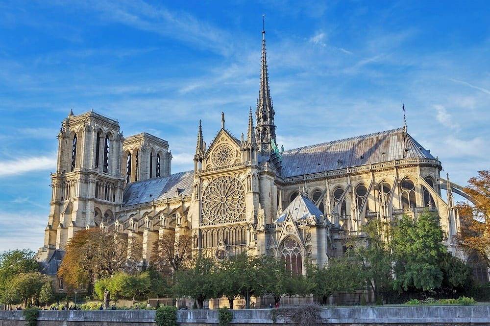 Entire apartment, Nestled In The Historic Latin Quarter,Just Steps From The Seine River&Notre-Dame in Paris, Ile de France