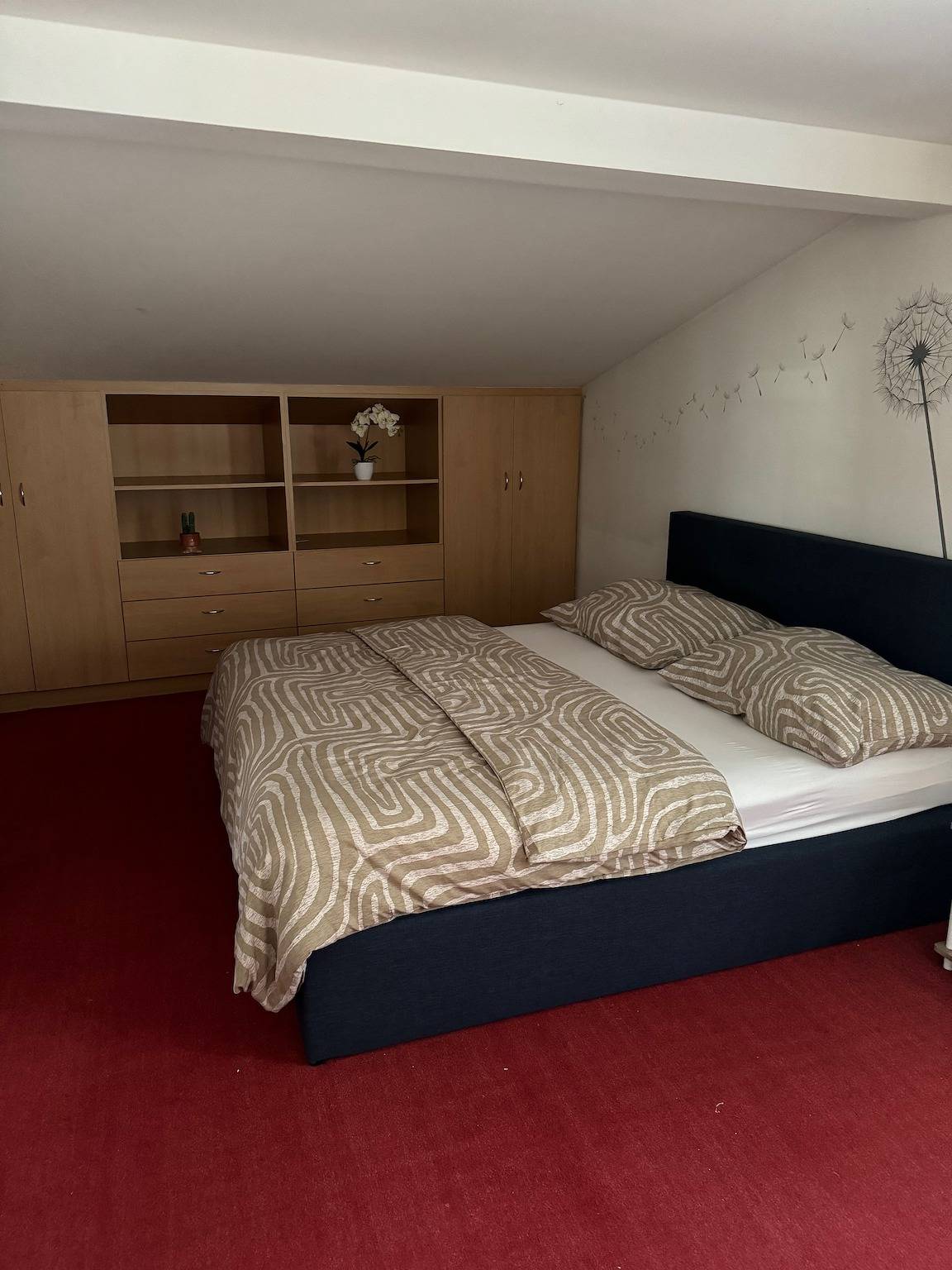2 Schlafzimmer, 2 Bäder Haus mit einem Wohnzimmer und einem Empfangsbereich im Obergeschoss in Wien, Donau Niederösterreich
