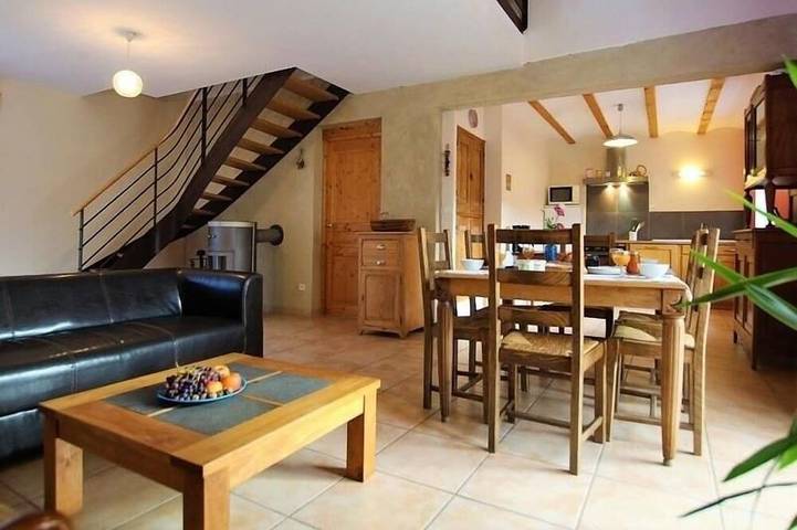 Gîte pour 6 personnes, avec jardin à Cerzat