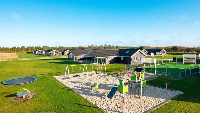 Ferienhaus für 30 Personen, mit Pool und Whirlpool sowie Terrasse und Sauna, mit Haustier in Houstrup Strand