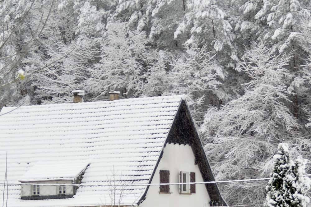 Casa de campo confortable, tranquila e independiente con piscina en el corazón de los Vosgos del Norte in Sturzelbronn, Sarreguemines