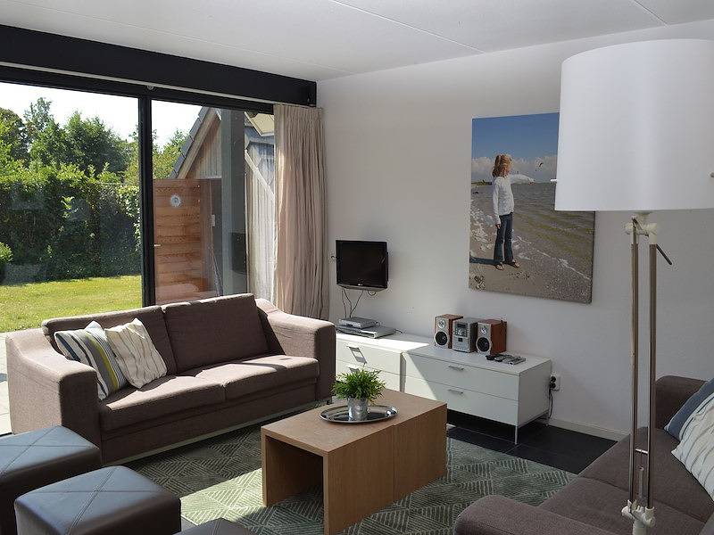 Vakantiefriesland — Modern eingerichtete Ferienvilla Balk mit Terrasse in Balk, Ijsselmeer