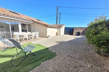 Gîte pour 8 personnes, avec jardin à Pommiers